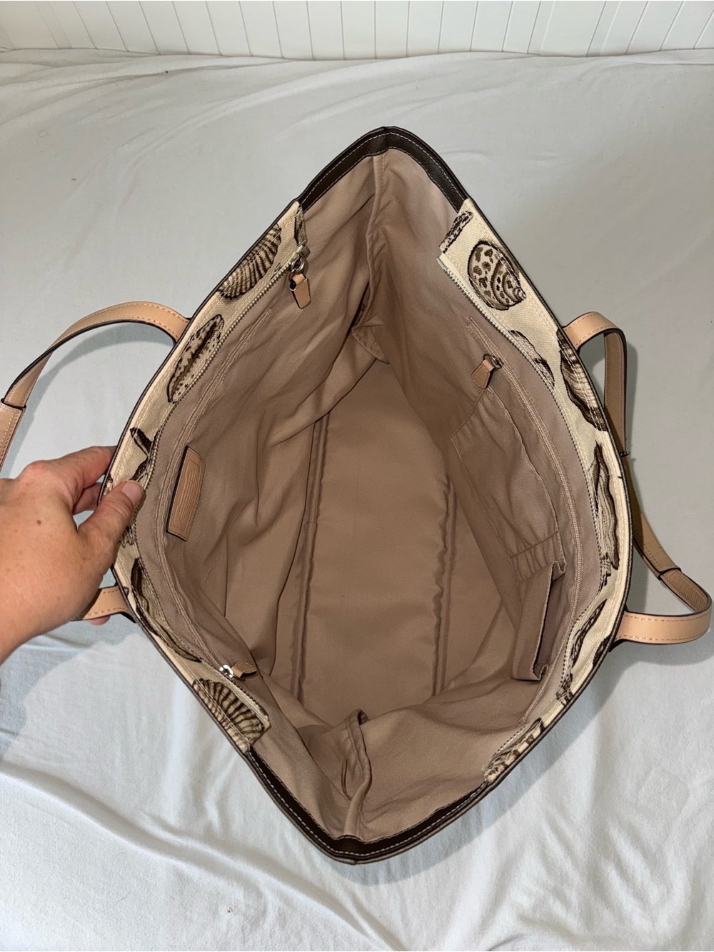 Coach Resort Seashell Print Canvas Tote Bag - Picture 5 of 9
